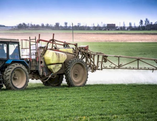 سمپاش پشت تراکتوری چیست و چه کاربردی دارد؟