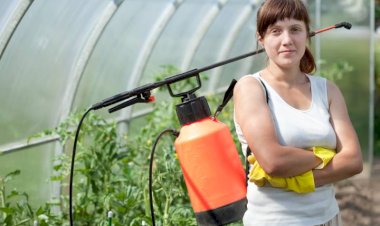 آیا استفاده از سمپاش شارژی در هوای سرد به باتری آسیب می‌زند؟