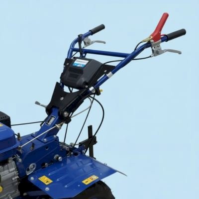 تصویر نزدیک از نمای فرمان و ترمز و دنده ی تیلر